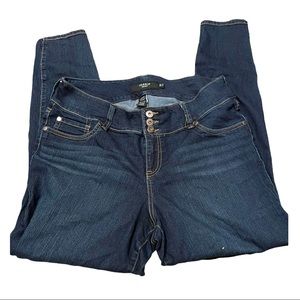 Womens Torrid 14R high waisted triple button jeans inseam 28 cropped jeans